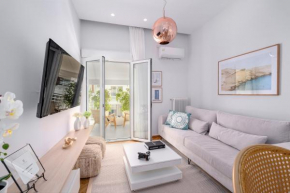 Unique Koukaki Three Bedroom Suite